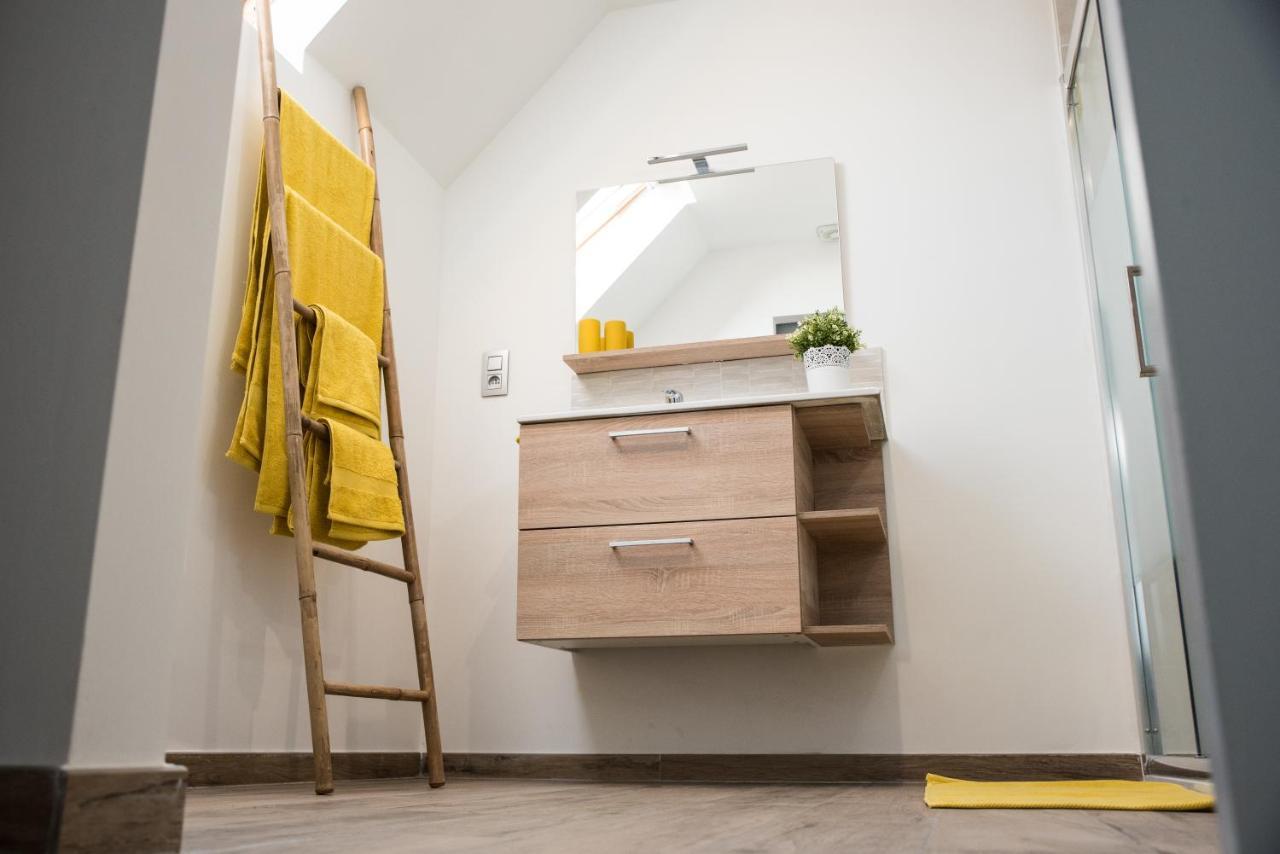 Au Petit Canteleu - Bed & Breakfast Beloeil 外观 照片