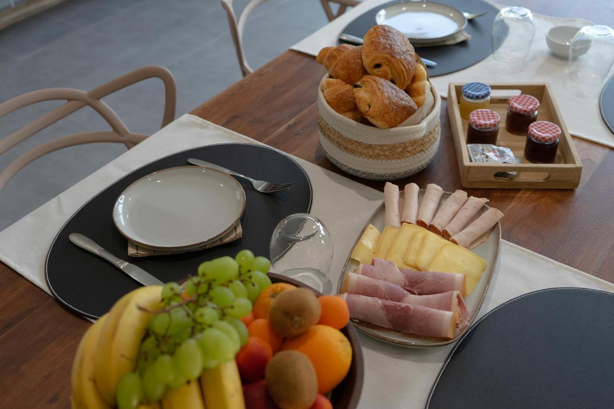 Au Petit Canteleu - Bed & Breakfast Beloeil 外观 照片
